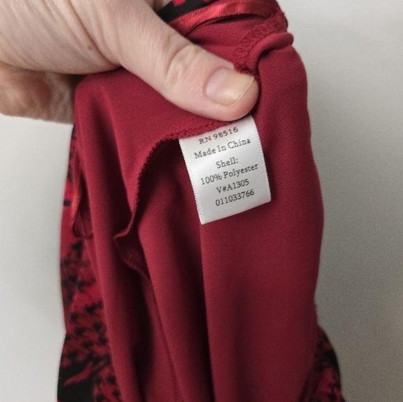 Coldwater Creek Skirt Size PM Jersey Stretch A-Line Red Black Floral - Picture 7 of 11